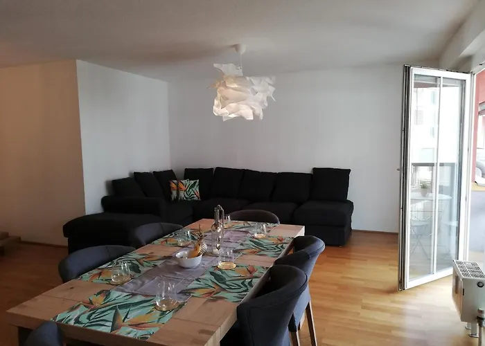 Mountain View Center 30 アパート